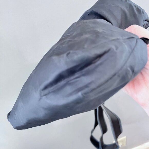 Pacsafe Crossbody Anti-Theft Bag With RFID Blocking Pocket & Secure Zipper - Picture 11 of 12